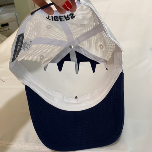 Tigers Mesh SnapBack Hat New - Picture 6 of 6